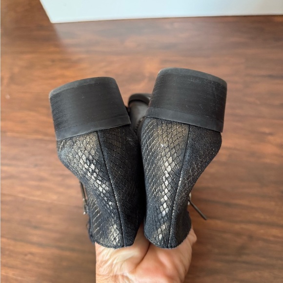 Lucky Brand Black Ankle Boots with Snakeskin Detail-Size 8.5 - Picture 6 of 14